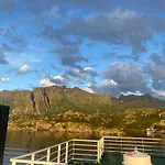 Semesterbostad Strandvoll Haven Sortland